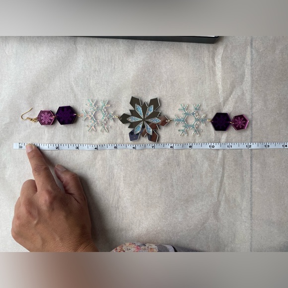 Indi City MAHKAKONAKOW Purple and Pink holiday statement earrings - Picture 15 of 17